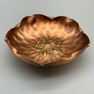 Gregorian Hammered Copper Pedestal Bowl Ruffle Edge Leaf Berries No. 313 Signed